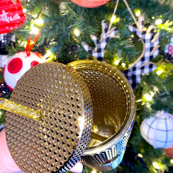 STARBUCKS 2022 HOLIDAY STUDDED COLD CUP - 24oz - GOLD ๐ - Picture 7 of 8